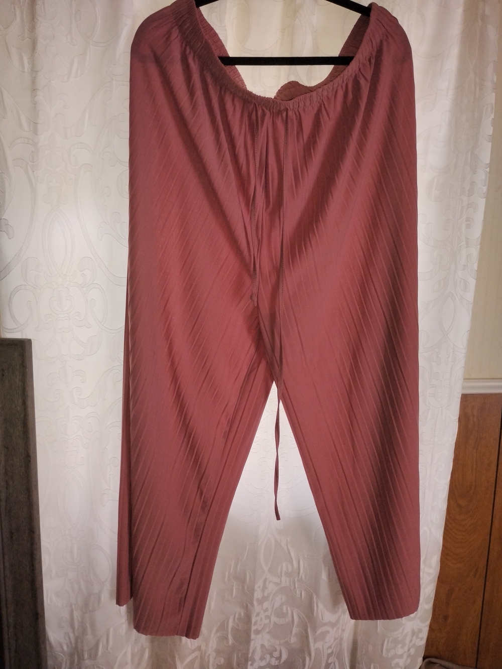 Wide-Leg Pleated Women's Pants in Dusty Rose